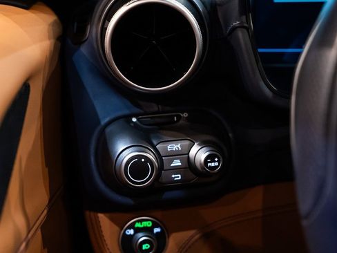 Used 2020 Ferrari Portofino image 32