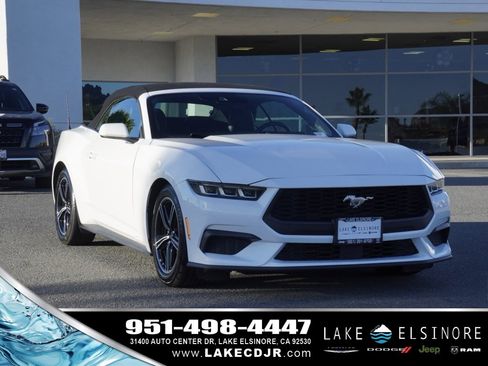 Used 2024 Ford Mustang Convertible image 1
