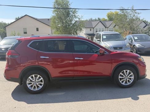 Used 2017 Nissan Rogue SV AWD/4WD image 7