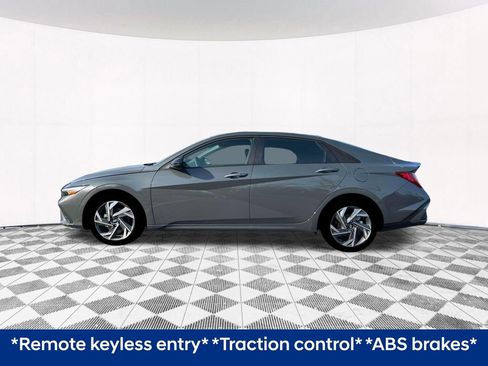 New 2025 Hyundai Elantra SEL image 5