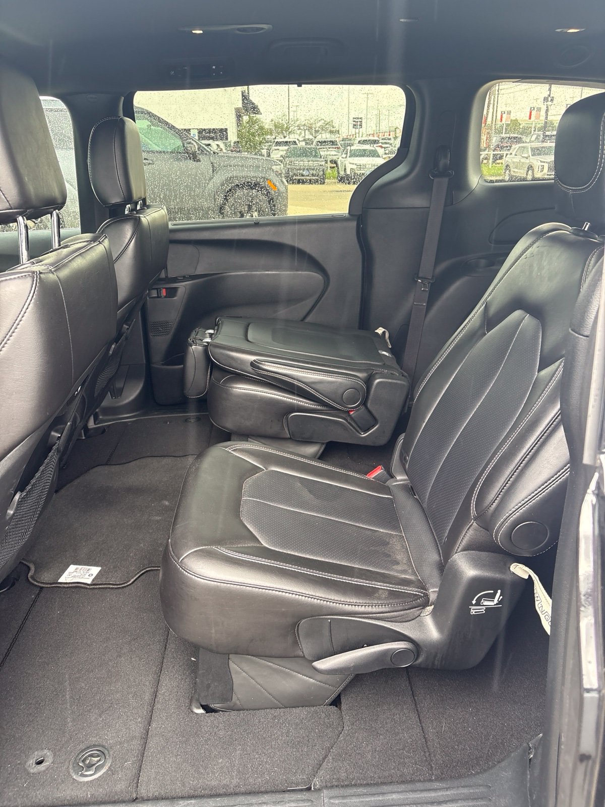 Used 2025 Chrysler Pacifica Select FWD image 19