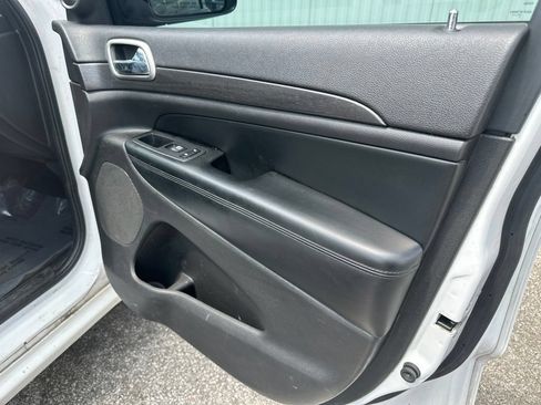 Used 2018 Jeep Grand Cherokee Altitude AWD/4WD image 30