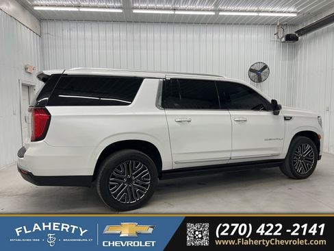 Used 2023 GMC Yukon XL Denali image 2