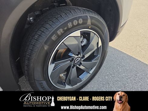 Used 2024 Nissan Rogue SV AWD/4WD image 26