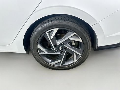 Used 2024 Hyundai Elantra Limited FWD image 11