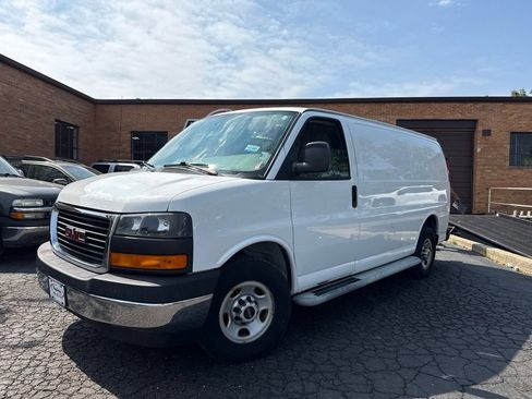 Used 2017 GMC Savana 2500 RWD image 1