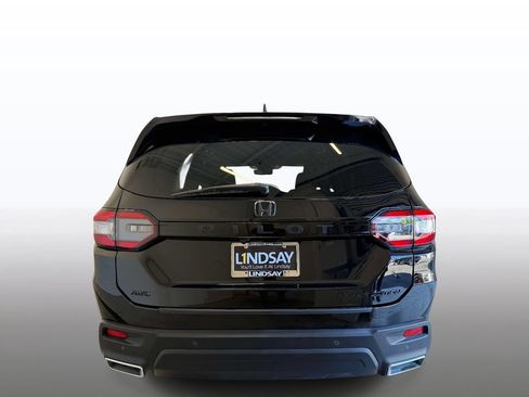Used 2025 Honda Pilot Black Edition image 13