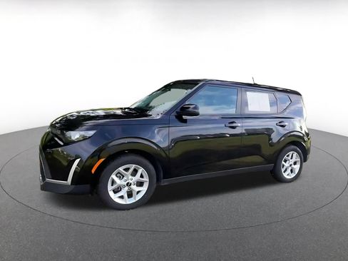 Used 2025 Kia Soul LX w/ LX Technology Package FWD image 6