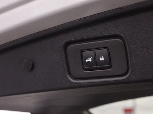 Certified 2025 Nissan Pathfinder SV FWD image 8