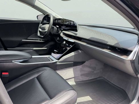 Used 2025 Lucid Air Pure RWD image 64