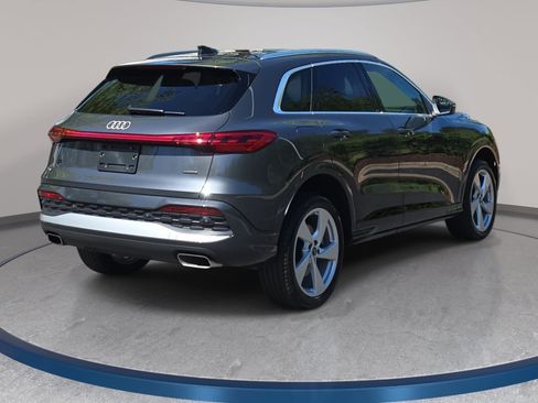 Used 2025 Audi Q5 Premium Plus w/ Premium Plus AWD/4WD image 5