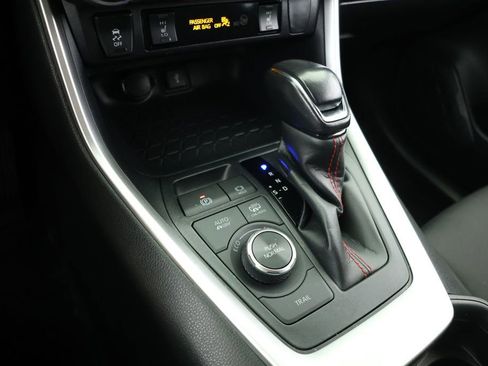 Used 2021 Toyota RAV4 SE image 15
