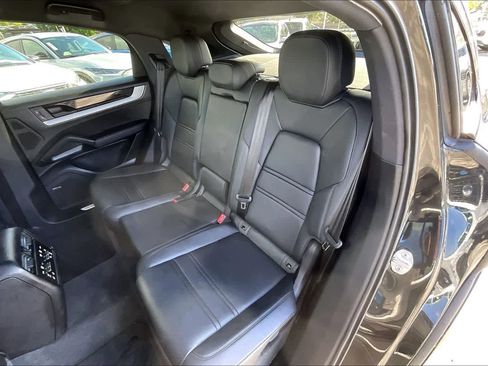 Used 2025 Porsche Cayenne Coupe AWD/4WD image 29
