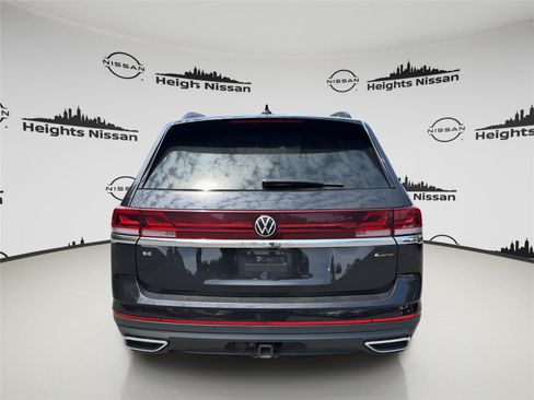 Used 2025 Volkswagen Atlas SE AWD/4WD image 4