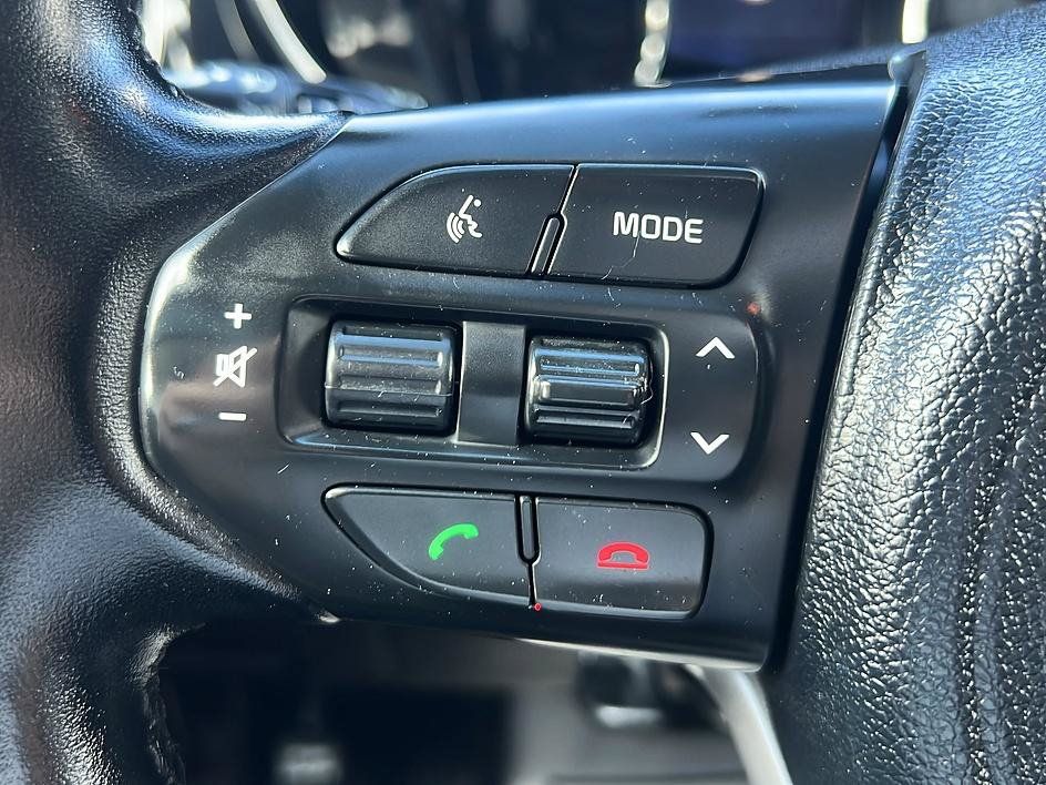 Used 2016 Kia Sedona SX Limited FWD image 36