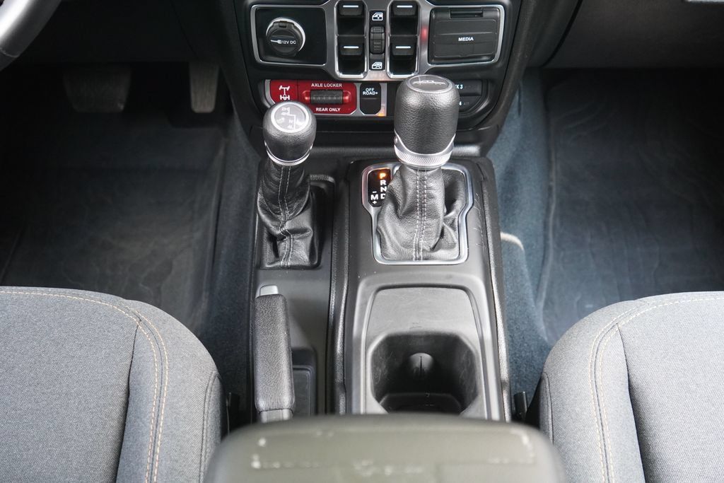 Used 2024 Jeep Gladiator Sport AWD/4WD image 24