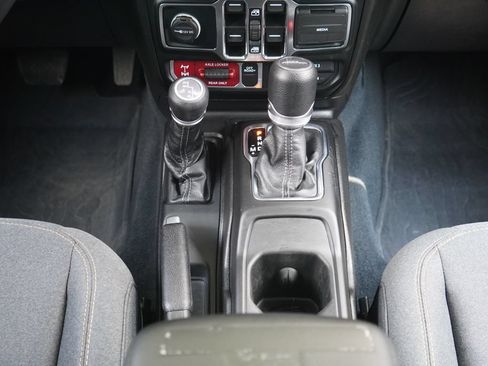 Used 2024 Jeep Gladiator Sport AWD/4WD image 24
