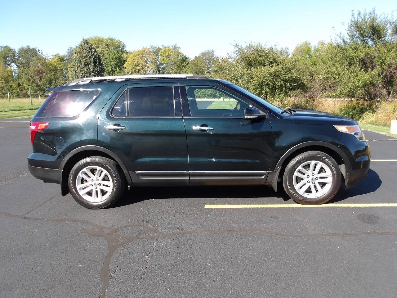 Used 2014 Ford Explorer XLT w/ Equipment Group 202A FWD image 2