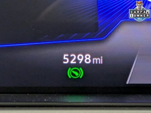 Used 2025 Volkswagen Taos SE w/ Panoramic Sunroof Package image 17