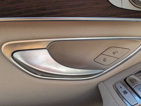 Used 2022 Mercedes-Benz GLC 300 4MATIC image 12