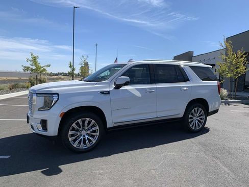 Used 2021 GMC Yukon Denali w/ Denali Ultimate Package AWD/4WD image 3