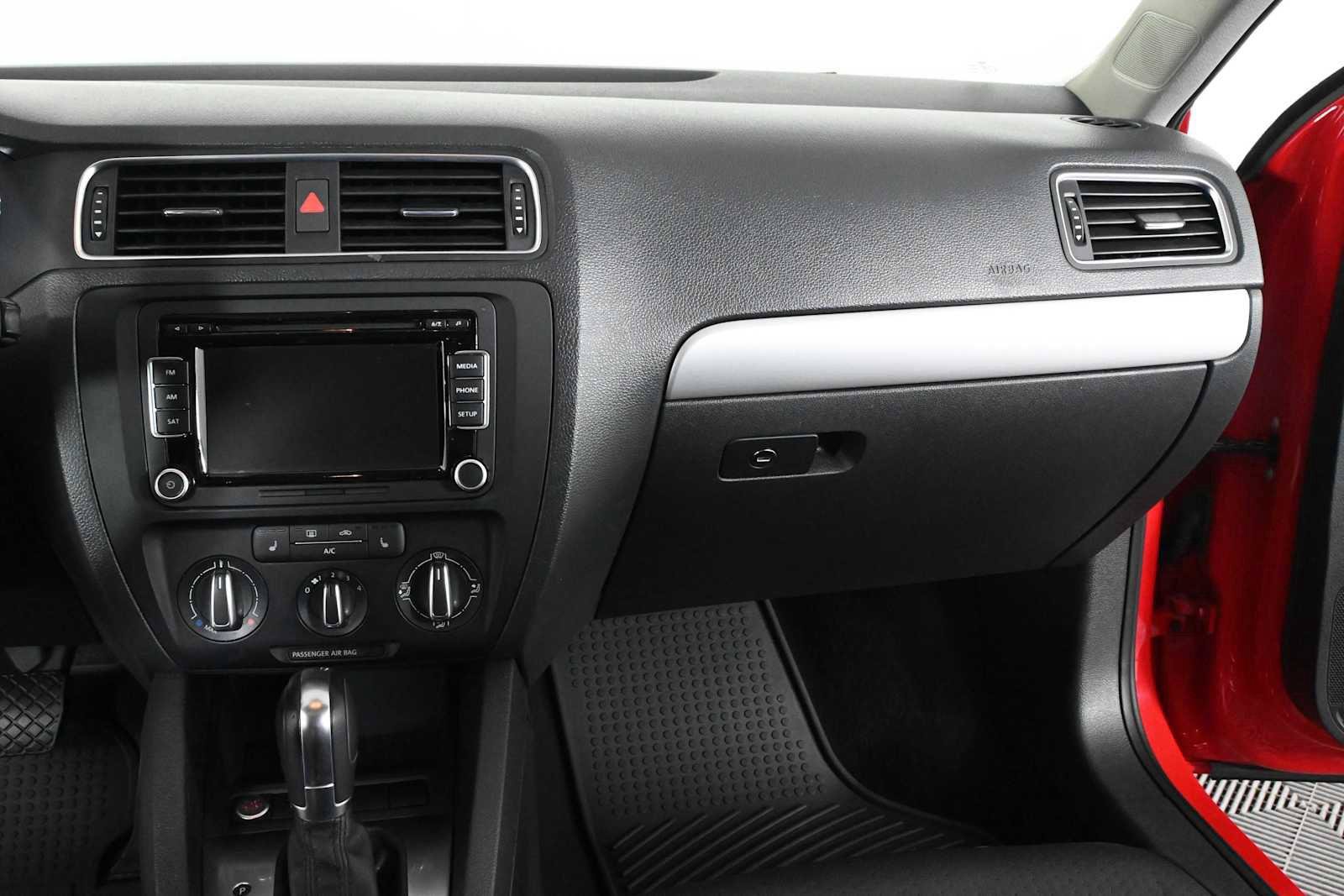 Used 2014 Volkswagen Jetta SE FWD image 13