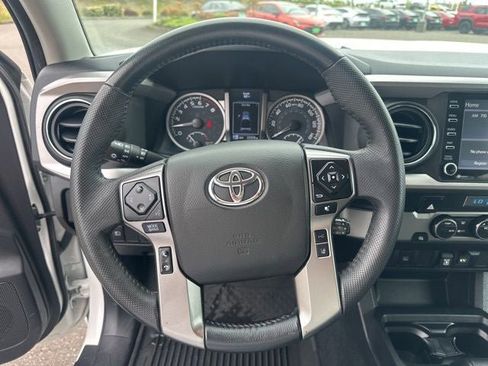 Used 2022 Toyota Tacoma SR5 RWD image 17
