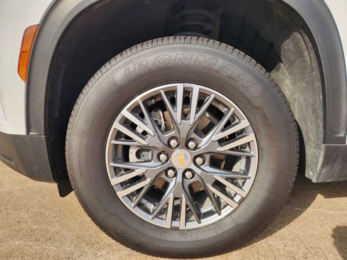 Certified 2024 Chevrolet Traverse LT image 11