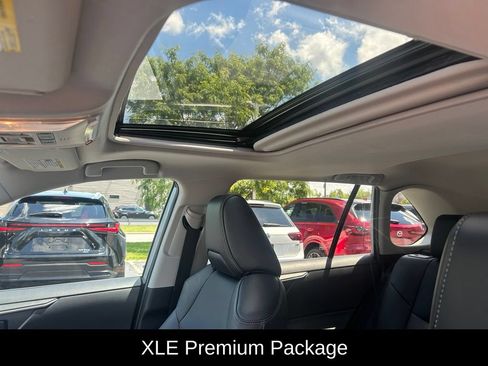 Used 2020 Toyota RAV4 XLE Premium AWD/4WD image 8