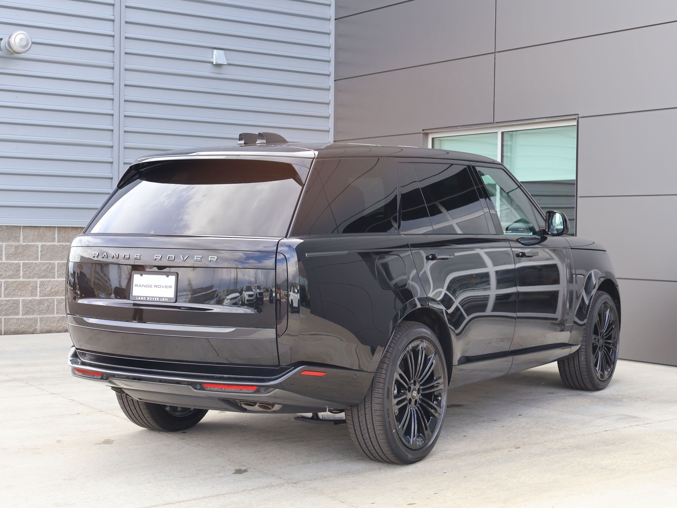 New 2027 Land Rover Range Rover Long Wheelbase SE AWD/4WD image 5