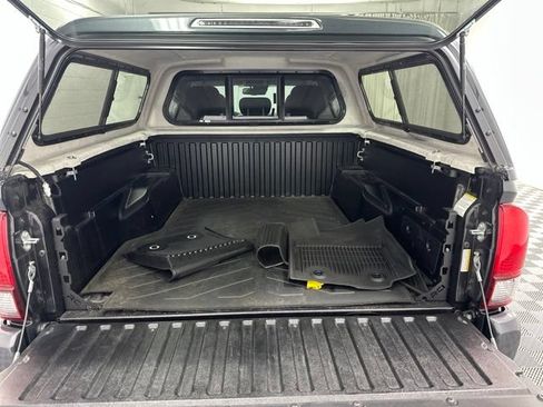 Used 2022 Toyota Tacoma SR5 AWD/4WD image 7