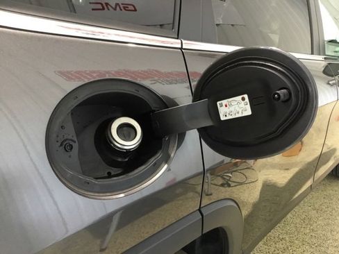 Used 2019 Jeep Cherokee Limited image 21