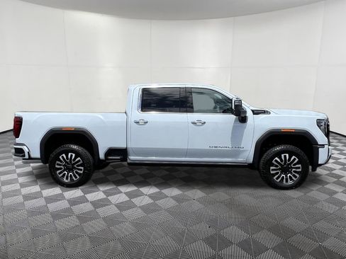 New 2026 GMC Sierra 3500 Denali Ultimate AWD/4WD image 7