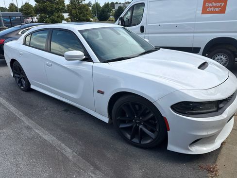 Used 2019 Dodge Charger Scat Pack w/ Navigation & Travel Group RWD image 2