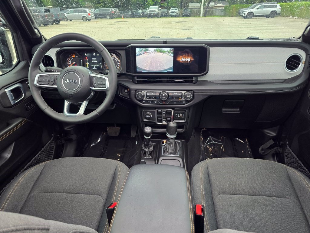 Used 2026 Jeep Wrangler Unlimited Sahara AWD/4WD image 33