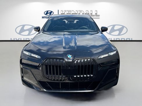 Used 2023 BMW 760i xDrive w/ Executive Package AWD/4WD image 2