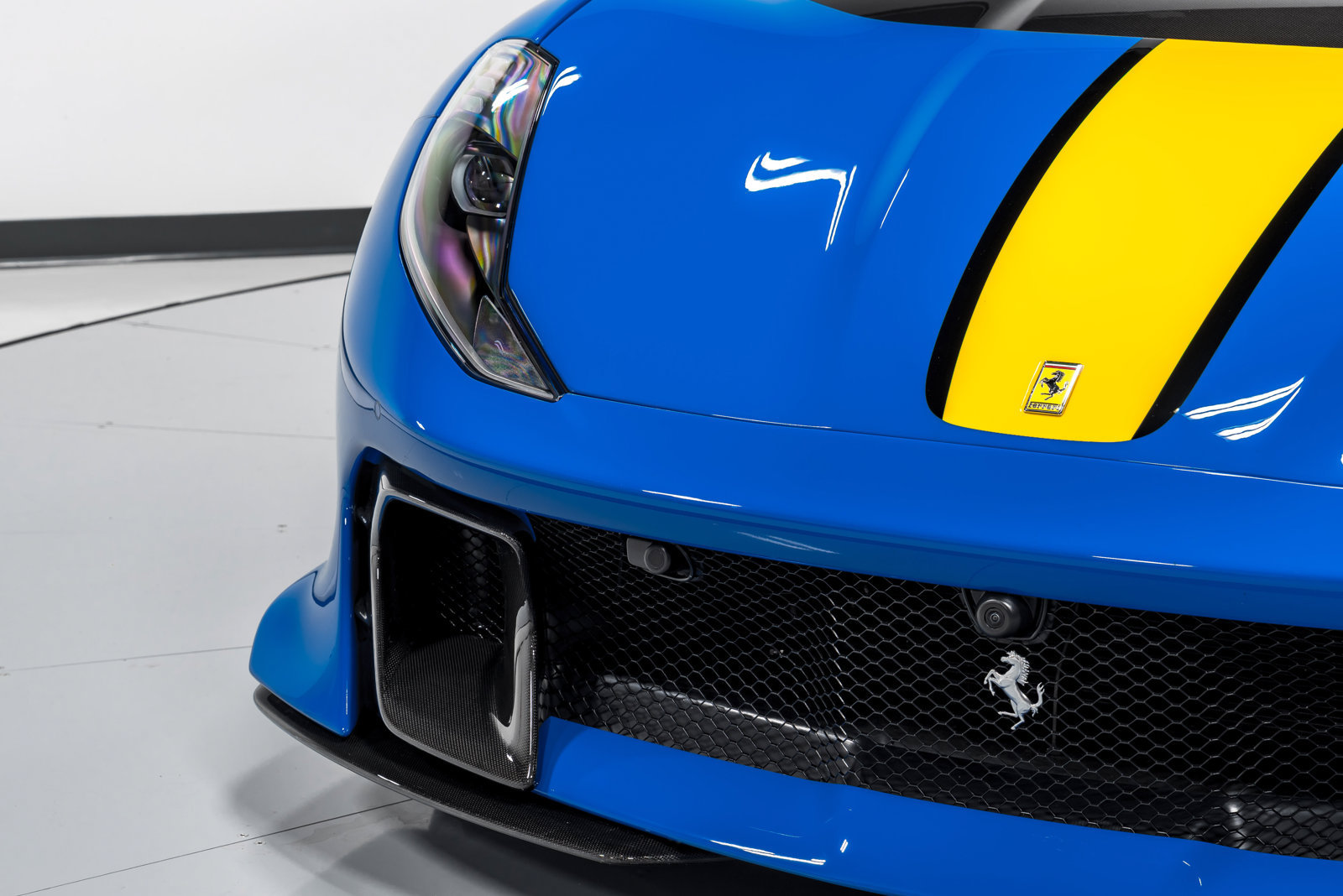 Used 2022 Ferrari 812 Competizione RWD image 36