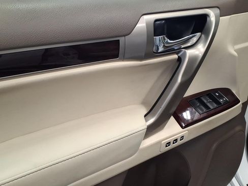 Used 2015 Lexus GX 460 GX 460 Sport Utility 4D w/ Premium Package AWD/4WD image 8