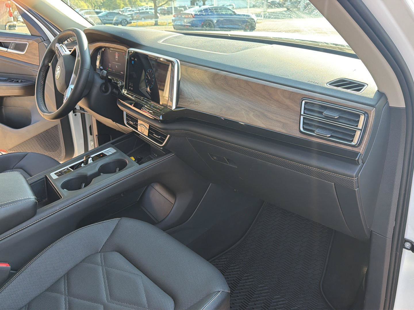 Used 2024 Volkswagen Atlas SE FWD image 19