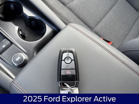 Used 2025 Ford Explorer Active image 27