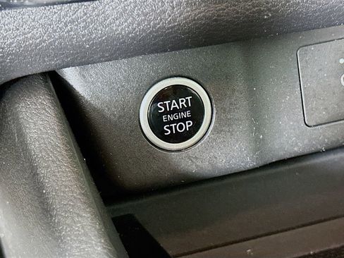 Used 2021 Nissan Rogue S image 20