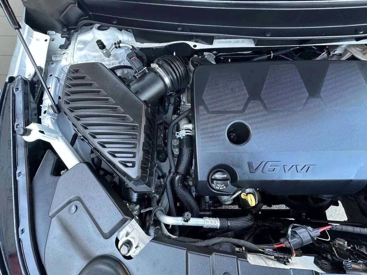 Used 2020 Buick Enclave Essence w/ Sound and Sites Package AWD/4WD image 43