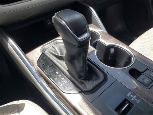 Used 2022 Toyota Highlander Limited image 25