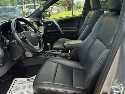 Used 2018 Toyota RAV4 SE AWD/4WD image 11