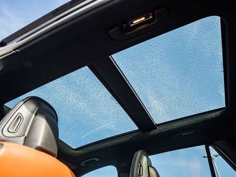 Used 2025 Mercedes-Benz GLC 350e 4MATIC image 33