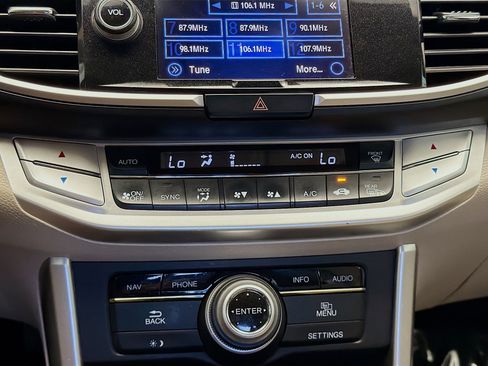 Used 2015 Honda Accord Touring image 10