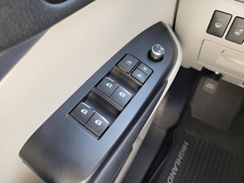 Certified 2019 Toyota Highlander Limited image 38