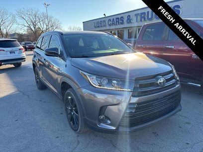 Used 2019 Toyota Highlander SE