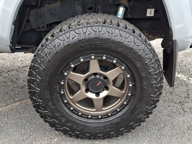 Used 2020 Toyota Tacoma SR5 AWD/4WD image 5