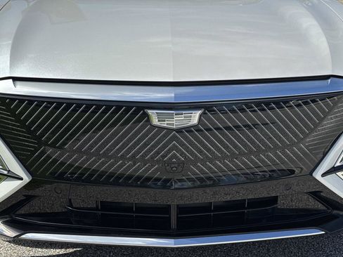 Used 2025 Cadillac Lyriq Luxury w/ LPO, Floor Liner Package AWD/4WD image 8